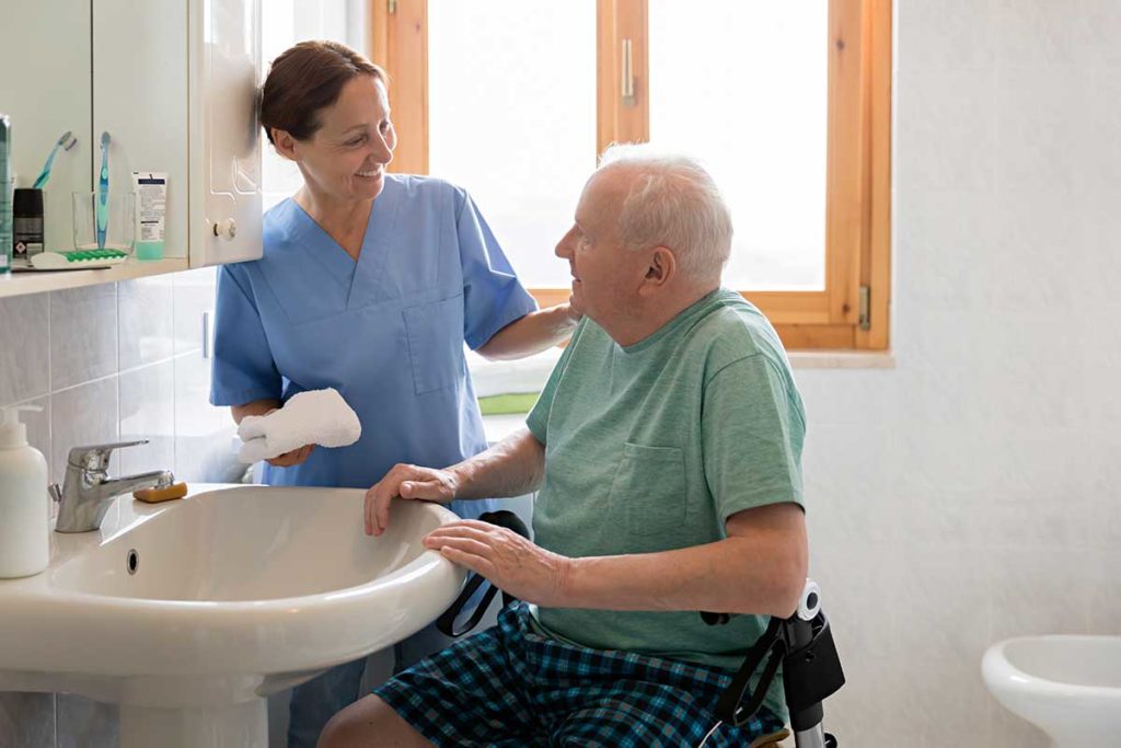 How to Hire a Bath Nurse for Seniors