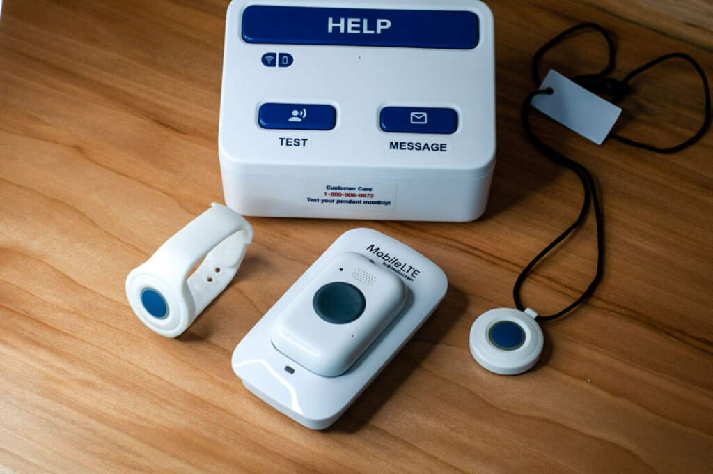 medical alert medical alert system devices that AgingInPlace.org tested