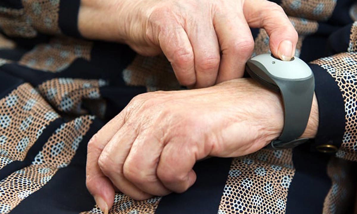 Elderly Alert Bracelets: Making Safety Easier | Mediband Blog